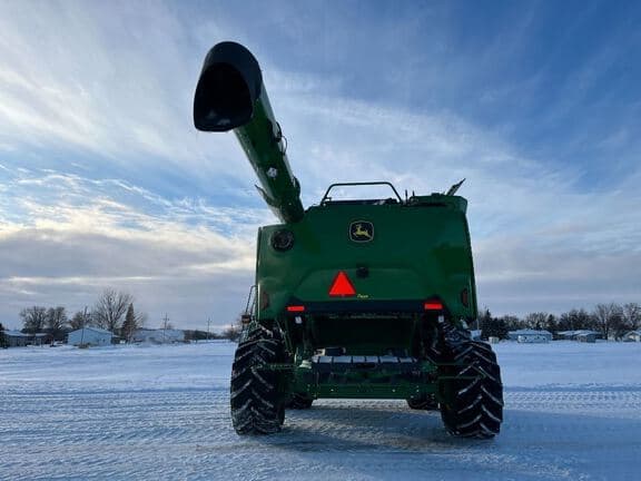 Image of John Deere S7 700 equipment image 3