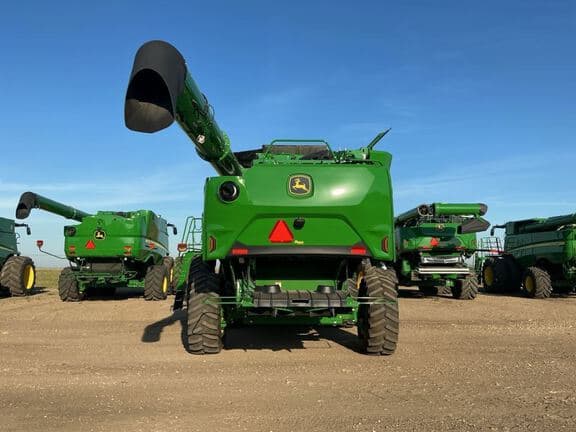 Image of John Deere S7 700 equipment image 3