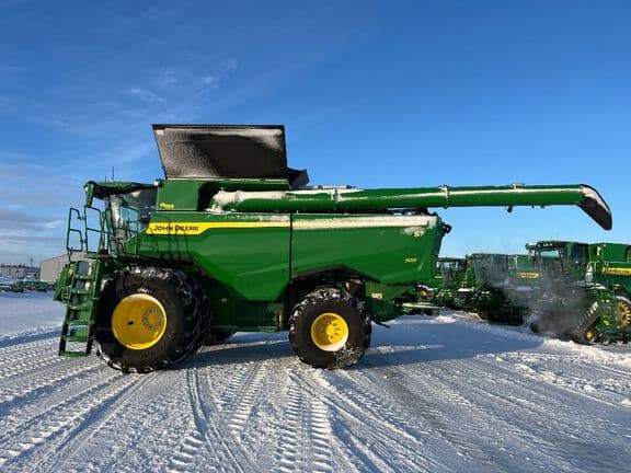 Image of John Deere S7 700 equipment image 1