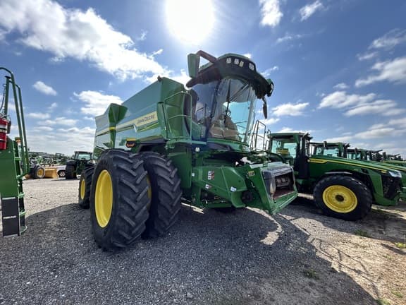 Image of John Deere S7 700 equipment image 2