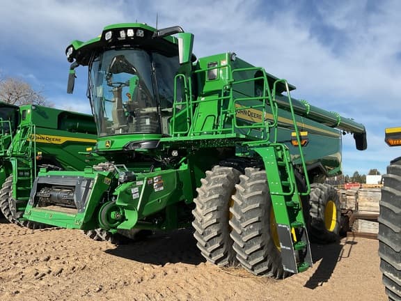 Image of John Deere S7 700 equipment image 1