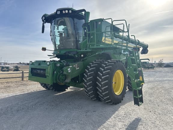 Image of John Deere S7 700 equipment image 2