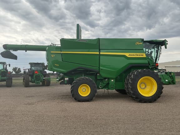Image of John Deere S7 700 equipment image 2