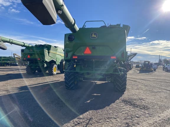 Image of John Deere S7 700 equipment image 4