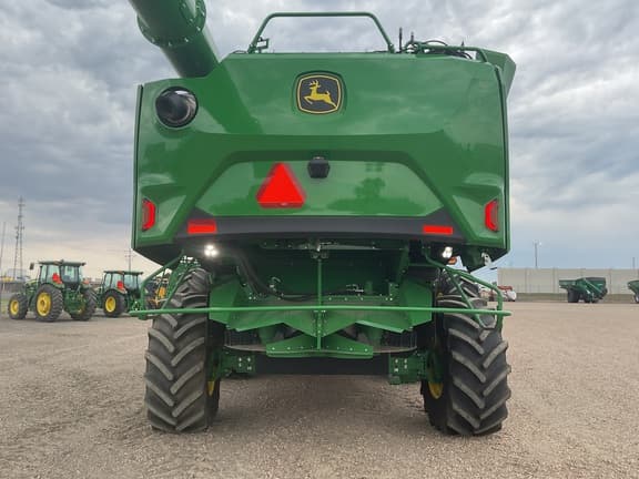 Image of John Deere S7 700 equipment image 4