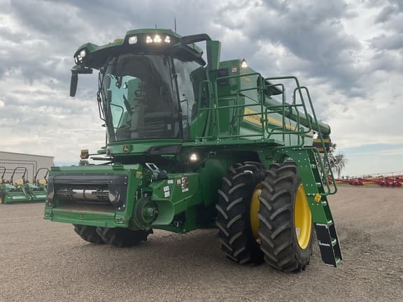 Image of John Deere S7 700 equipment image 1