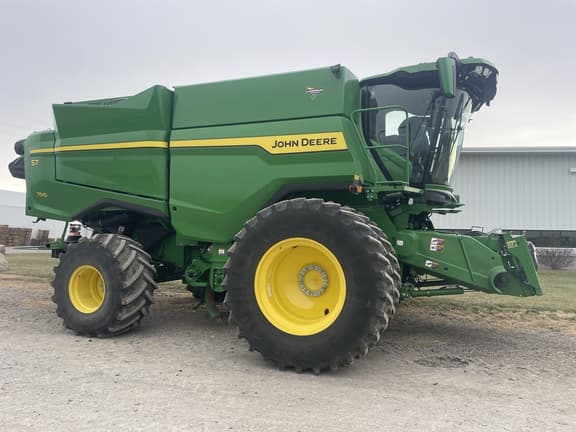Image of John Deere S7 700 equipment image 1