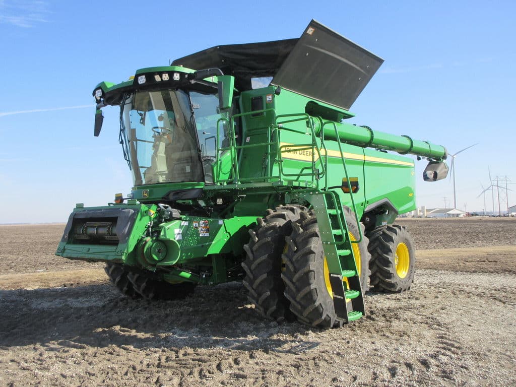 Image of John Deere S7 700 Primary image