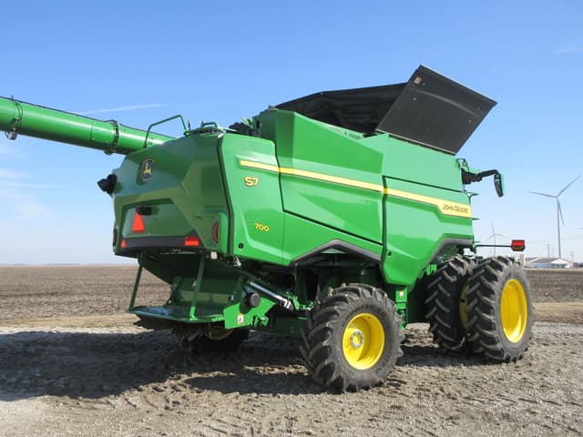 Image of John Deere S7 700 equipment image 4