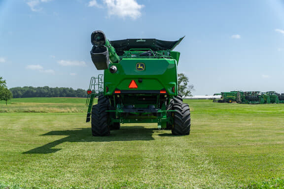 Image of John Deere S7 700 equipment image 3