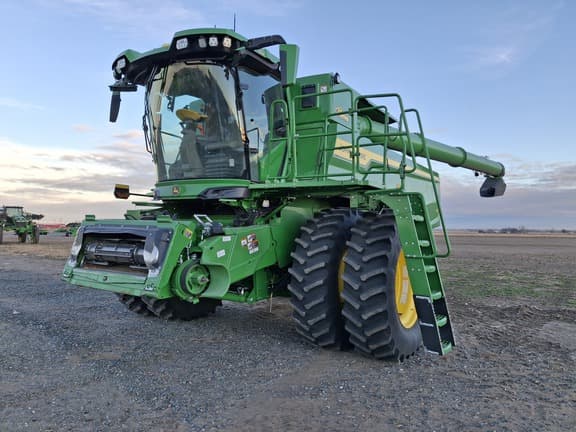 Image of John Deere S7 700 Primary image
