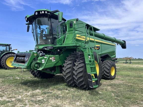 2025 John Deere S7 700 Equipment Image0