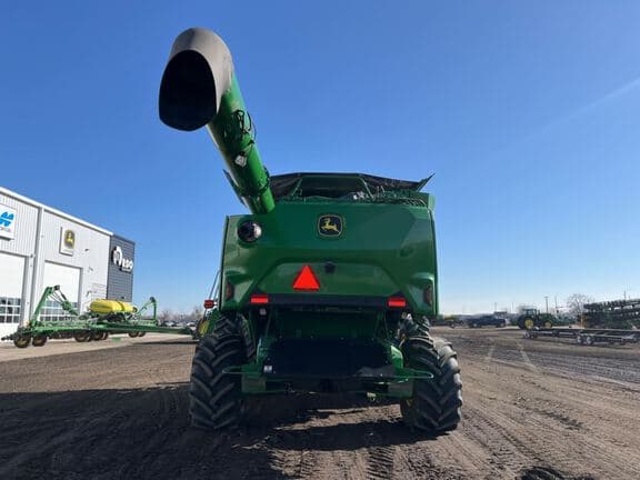 Image of John Deere S7 700 equipment image 3