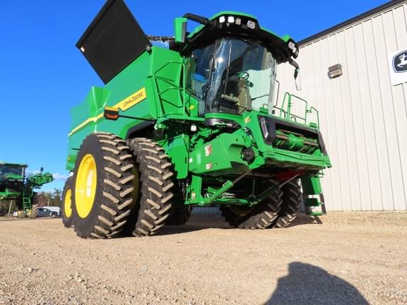 Image of John Deere S7 700 equipment image 3