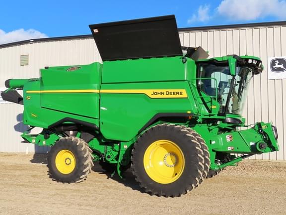 Image of John Deere S7 700 equipment image 1