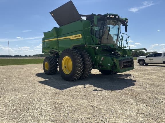 Image of John Deere S7 700 equipment image 3