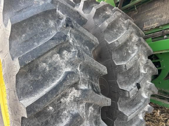 Image of John Deere S7 700 equipment image 4