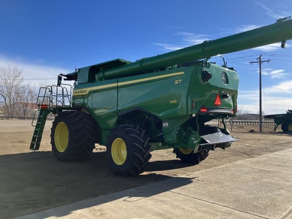 Image of John Deere S7 700 equipment image 4