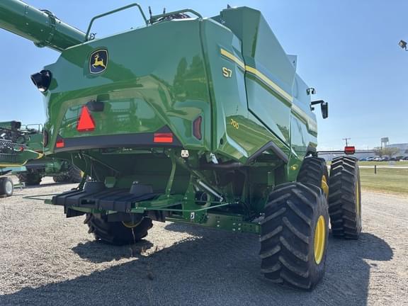 Image of John Deere S7 700 equipment image 4