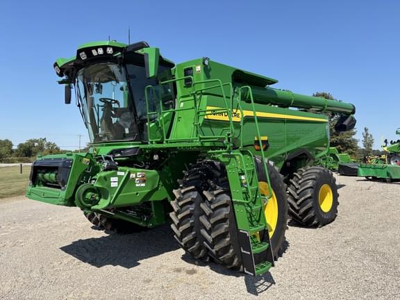 Image of John Deere S7 700 Primary image
