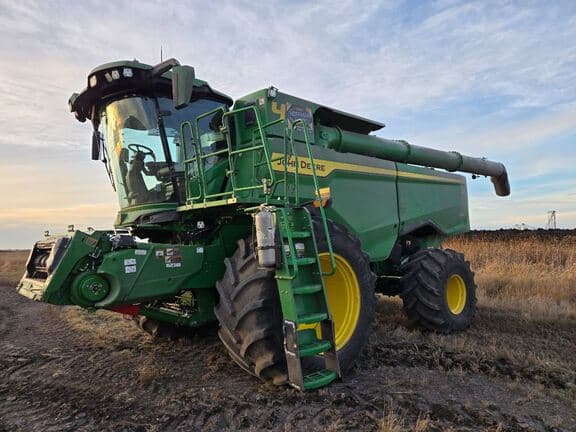 Image of John Deere S7 700 equipment image 3