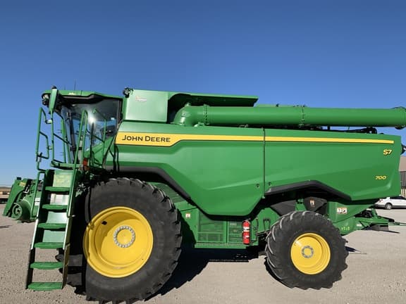 Image of John Deere S7 700 equipment image 3