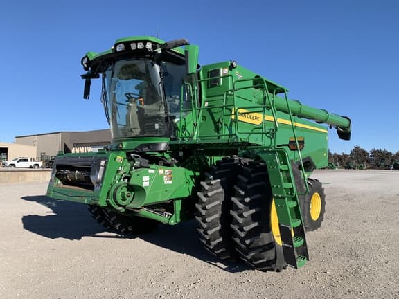 Image of John Deere S7 700 equipment image 2