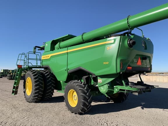 Image of John Deere S7 700 equipment image 4