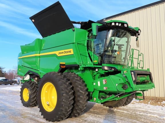 Image of John Deere S7 700 equipment image 3