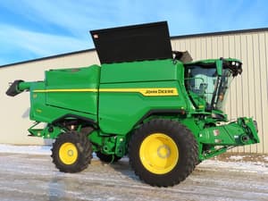 2025 John Deere S7 700 Image