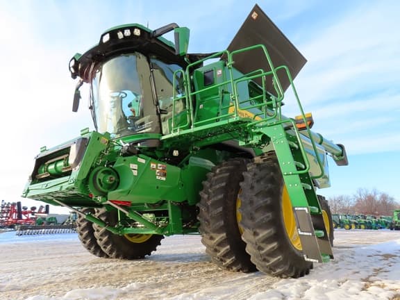 Image of John Deere S7 700 equipment image 4