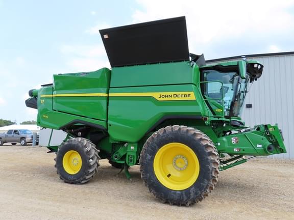 Image of John Deere S7 700 Primary image