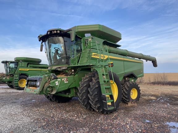 Image of John Deere S7 700 Primary image