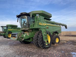 2025 John Deere S7 700 Image