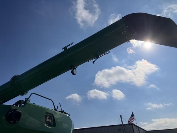 Image of John Deere S7 700 equipment image 4