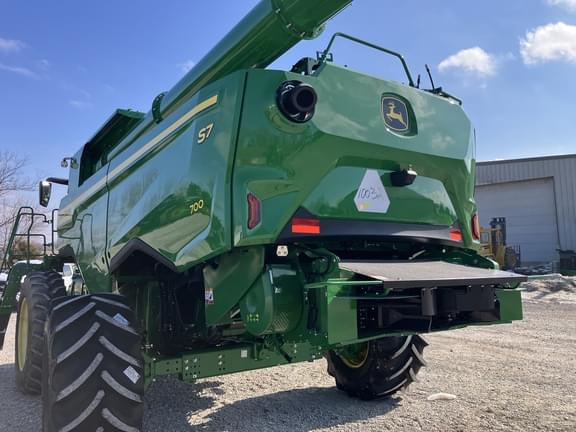 Image of John Deere S7 700 equipment image 3