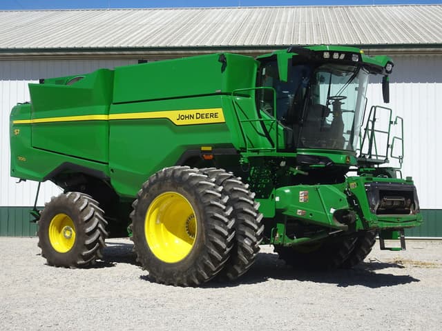 Image of John Deere S7 700 equipment image 1
