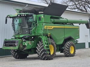 2025 John Deere S7 700 Image