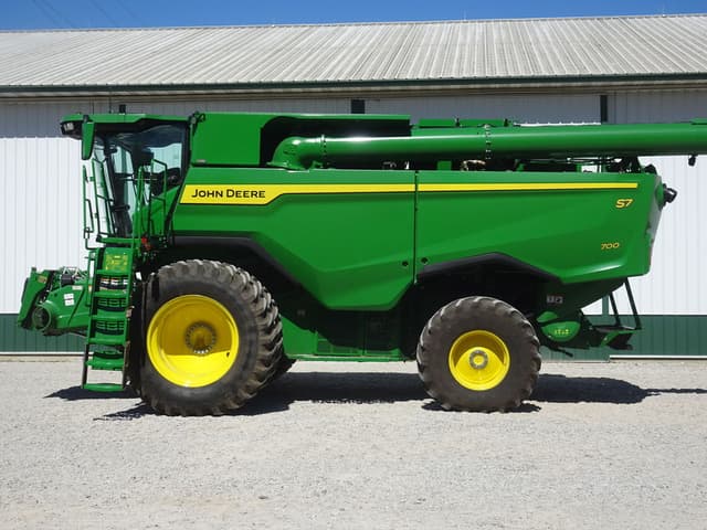 Image of John Deere S7 700 equipment image 2