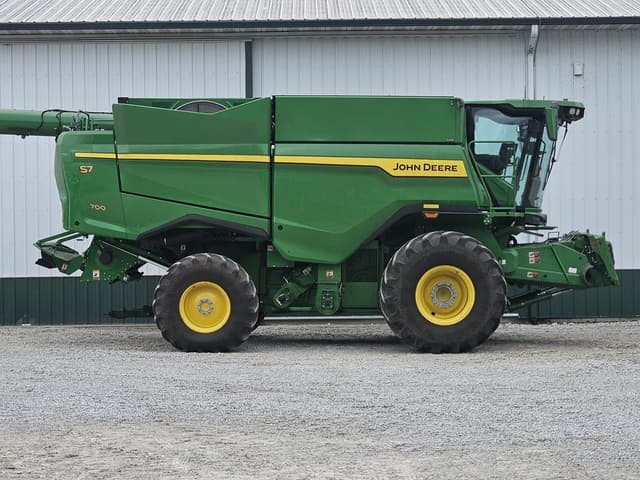 Image of John Deere S7 700 equipment image 3