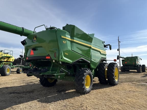 Image of John Deere S7 700 equipment image 3
