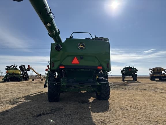 Image of John Deere S7 700 equipment image 2