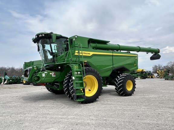 Image of John Deere S7 700 equipment image 1