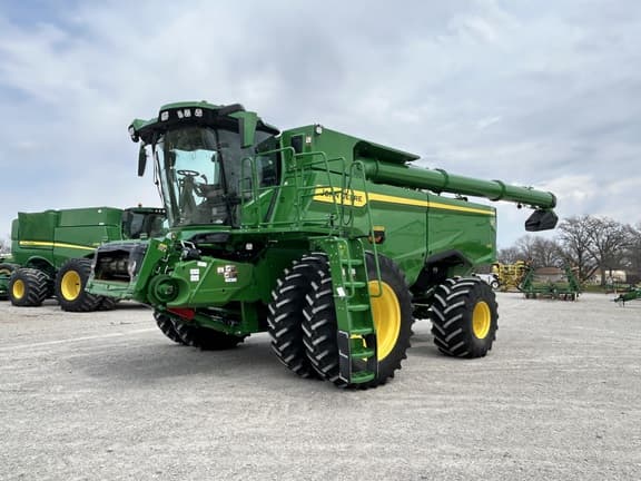 Image of John Deere S7 700 equipment image 2