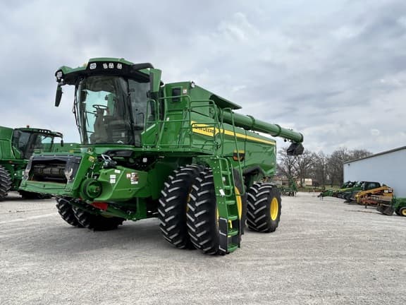 Image of John Deere S7 700 equipment image 3