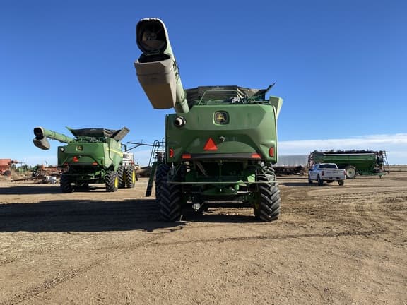 Image of John Deere S7 700 equipment image 4