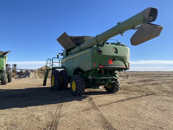 Image of John Deere S7 700 equipment image 3