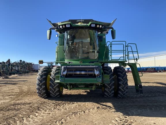 Image of John Deere S7 700 equipment image 1