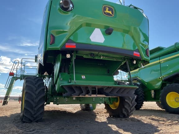 Image of John Deere S7 700 equipment image 2