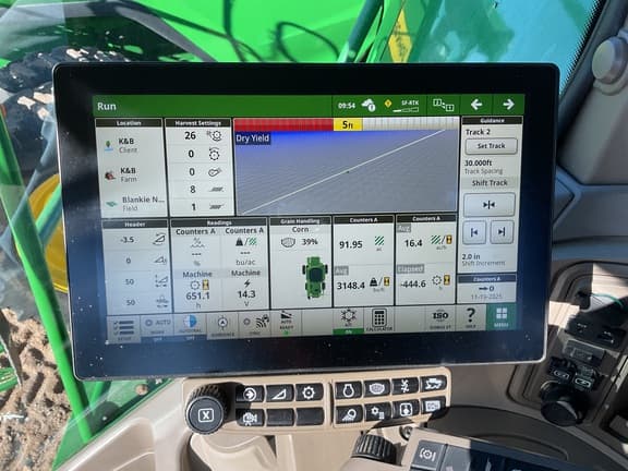 Image of John Deere S7 700 equipment image 4